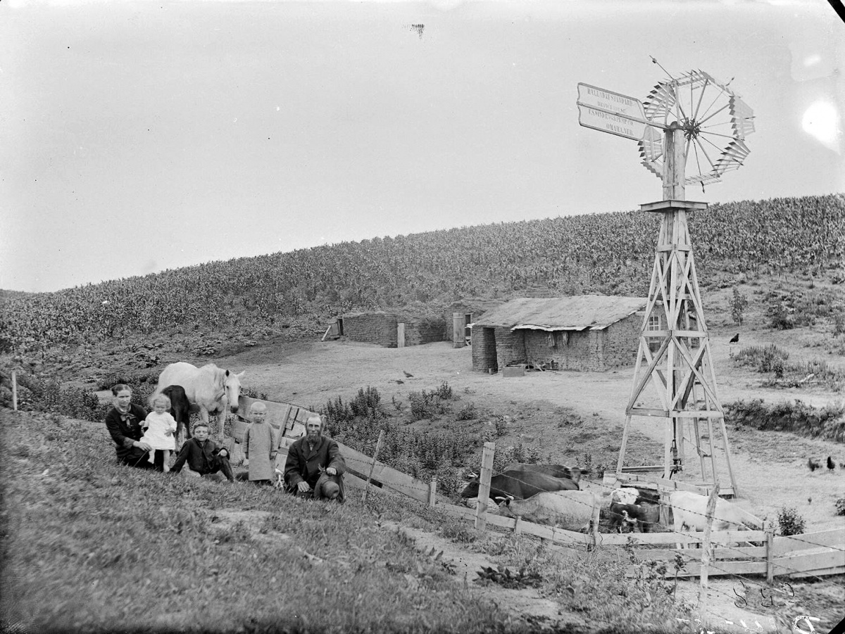 Black and white photo of homesteaders in Wyoming. BLM photo.