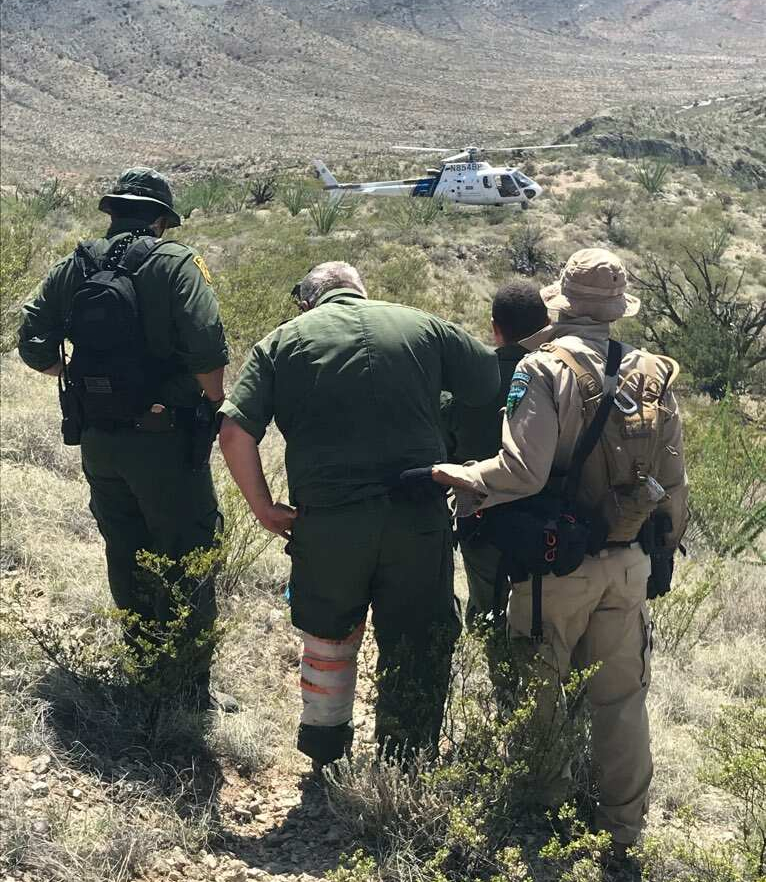 A BLM law enforcement ranger helps an injured Border Patrol agent.
