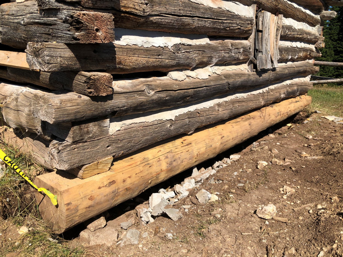 Foundation log of Pens Cabin