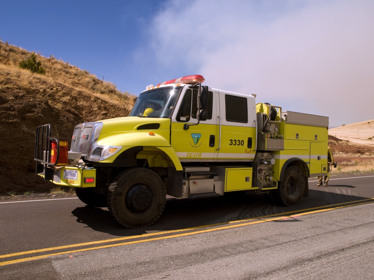 An engine crew heads toward the Wallow Fire in Arizona.