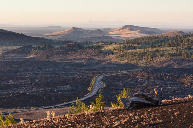 Spur road to Tree Molds Trail from inferno Cone