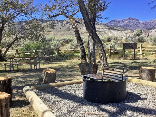 Campsite with backdrop of mountains