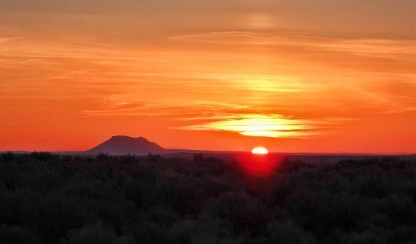 Sunrise out on the desert with old volcanic buttes - nice reward for an early start!
