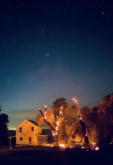The ranch house near the flames 