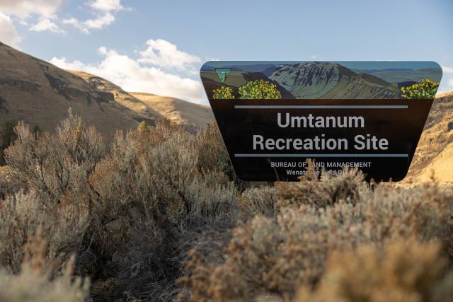 BLM sign outdoors stating Umtanum Recreation Site