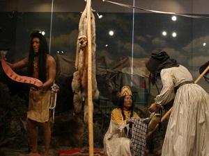 diorama depicting Native Americans trading with settlers on the Oregon Trail