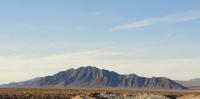 A wide mountain range in the desert