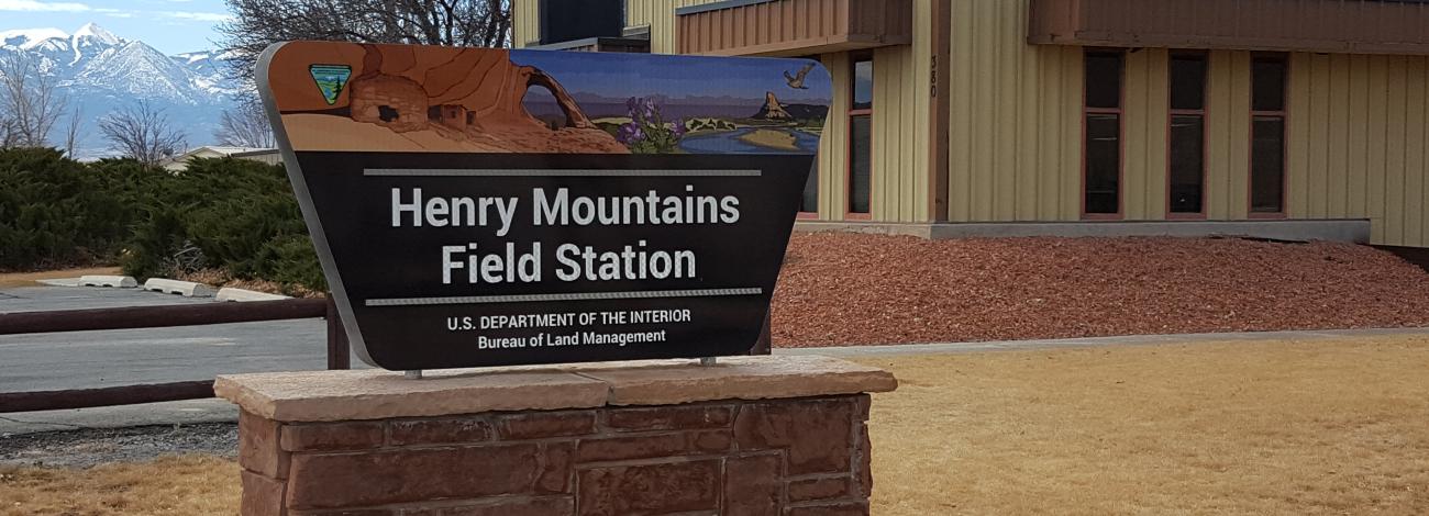 picture of outside of Henry Mountain Field Station