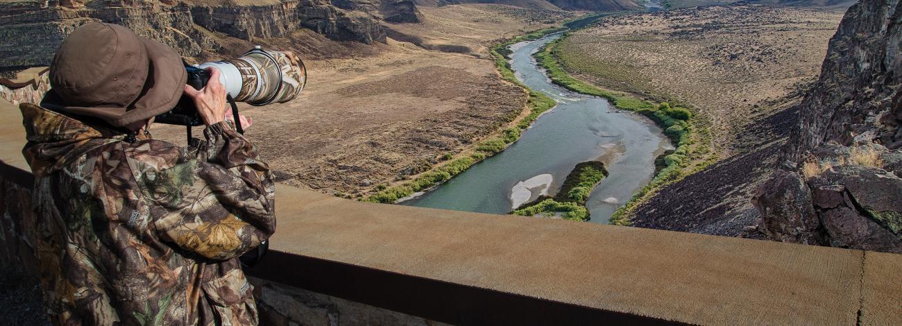 Person overlooking the Snake River canyon area.