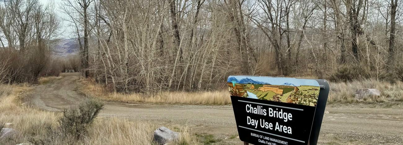 entry sign at Challis Bridge