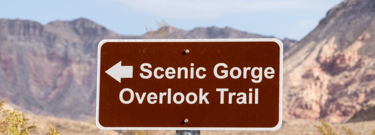 A sign points to the Scenic Gorge Overlook Trail