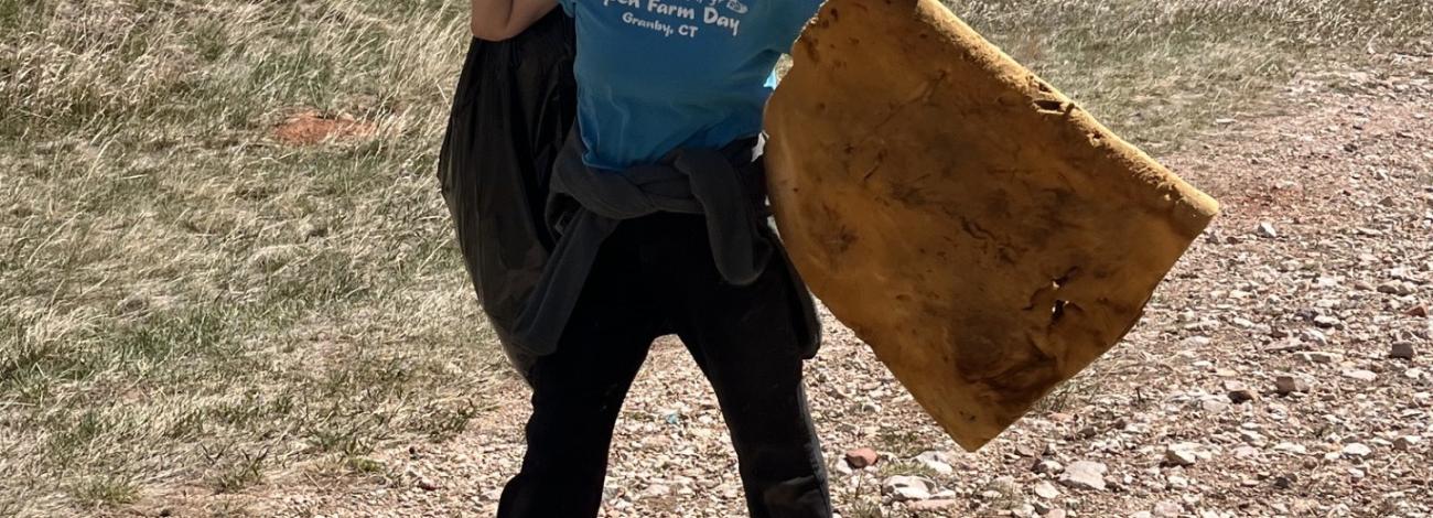 Volunteer helps pick up garbage at Rogers Canyon in WY