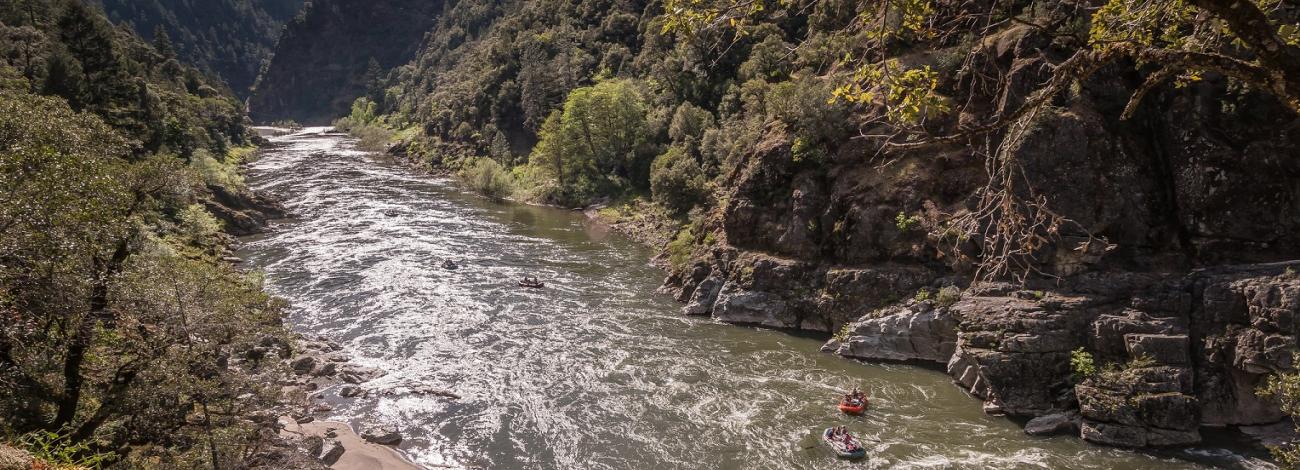 boaters floating along the Rogue River