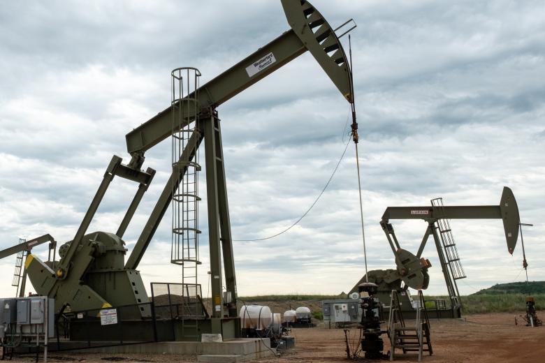 Photo of oil and gas rig in north dakota
