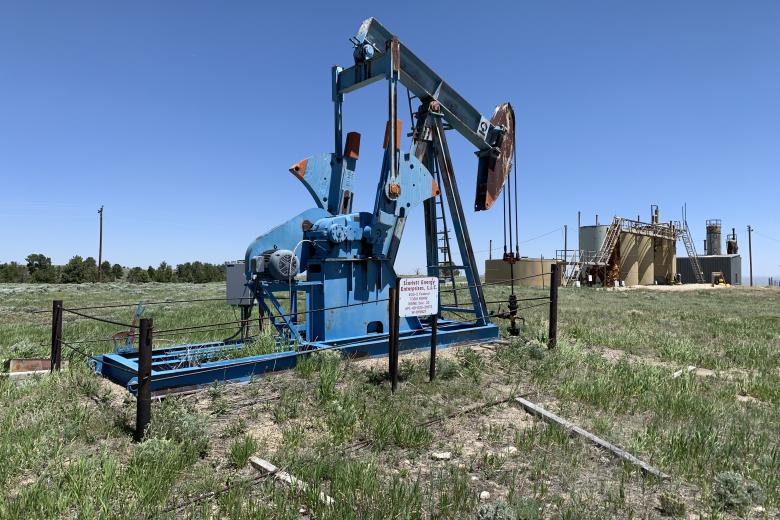 an oil well on a grassy plain