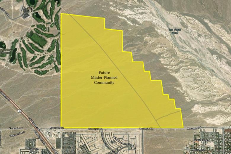 Aerial map showing 940-acre site from above.