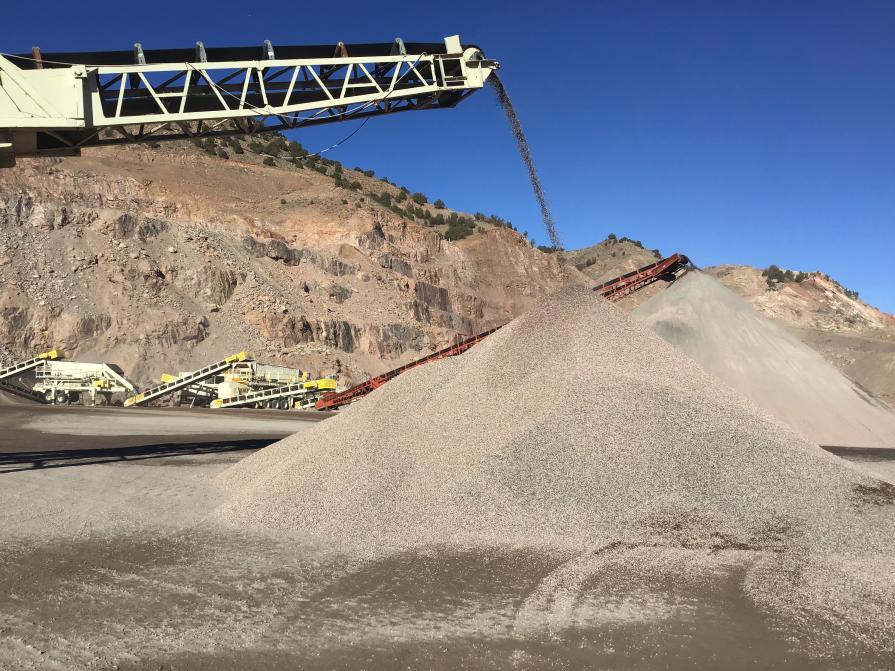 Conver belt moving gravel